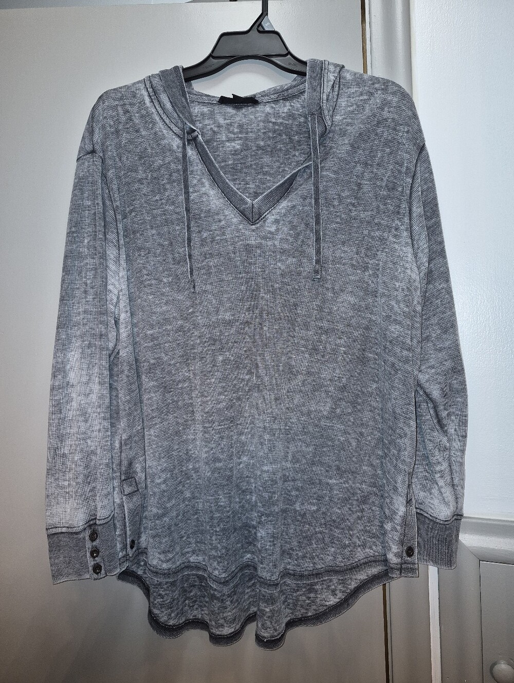 JANE + DELANGEY Light Gray V-Neck Hooded Women's Shirt Long-sleeved,mineral-wash
